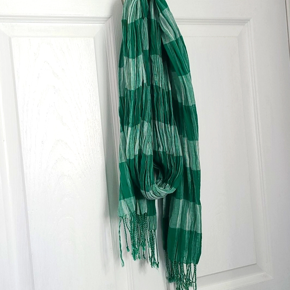 Green plaid AERIE scarf